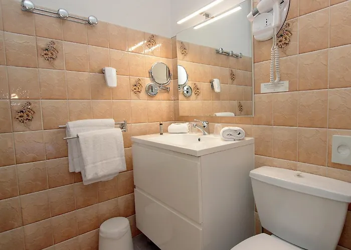 Les Marronniers Otel 3*